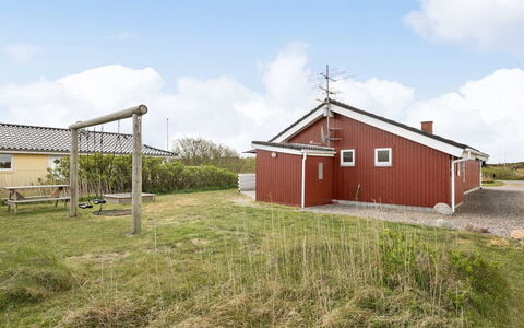 Hermandine - 700M from the Sea: Toit, Maison, Lot Terre, Domicile, Chalet, Biens, Batiments Jardin, Ombre, Cabane En Rondins, Aménagement Paysager