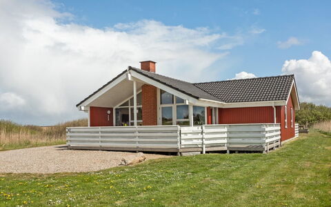 Hermandine - 700M from the Sea: Toit, Maison, Lot Terre, Domicile, Chalet, Biens, Batiments Jardin, Ombre, Cabane En Rondins, Aménagement Paysager