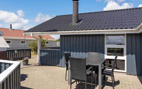 Freek - 400M from the Sea: Herbe, Maison, Toit, Domicile, Chalet, Arbuste, Lot Terre, Zone Rurale, Ferme, Couverture De Sol