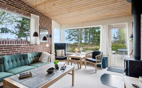 Sedine - 3.9Km from the Sea: Meubles, Bois, Design Intérieur, Domicile, Chaise, Salon, Plafond, Canapé, Tache De Bois, Table Cuisine Et Salle A Manger