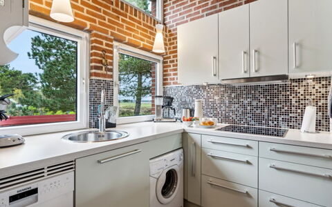 Sedine - 3.9Km from the Sea: Cuisine, Comptoir, Appareil De Cuisine, Principaux Appliance, Design Intérieur, Cabinetry, Électroménager, Sol, Luminaire Plomberie, Évier