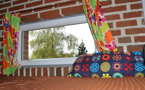 Sedine - 3.9Km from the Sea: Design Intérieur, Textile, Pièce, Traitement De Fenetre, Couvre-Fenêtres, Linge, Rideau, Coussin, Daylighting, Tache De Bois