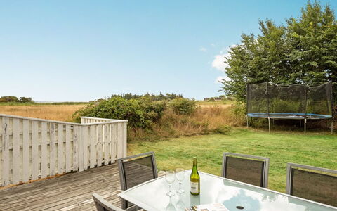 Willi - 3Km from the Sea: Toit, Maison, Lot Terre, Domicile, Chalet, Biens, Batiments Jardin, Ombre, Cabane En Rondins, Aménagement Paysager