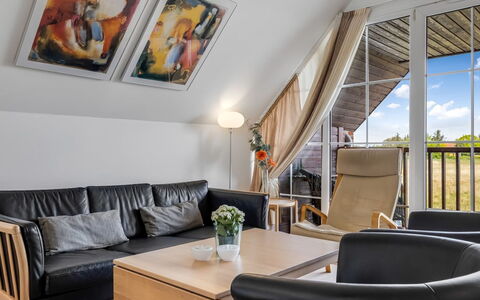 Perttu - 3.5Km from the Sea: Meubles, Design Intérieur, Canapé, Sol, Bois, Sol, Plafond, Chaise, Salon, Pièce