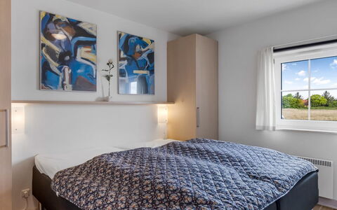 Perttu - 3.5Km from the Sea: Lit, Chambre, Design Intérieur, Drap De Lit, Literie, Meubles, Appartement, Cadre De Lit, Sol, Domicile