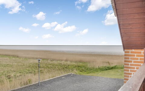 Perttu - 3.5Km from the Sea: Appartement, Ombre, Balcon, Chaise, Clôture, Mobilier De Jardin, Aluminium, Gazon Artificiel