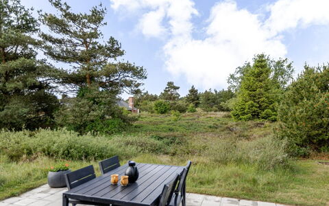 Andriette - 4.5Km from the Sea: Arbuste, Design Urbain, Couverture De Sol, Brique, Appartement, Biens, Brickwork, Balcon, Aménagement Paysager