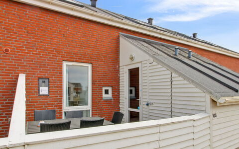 Rebus - 2.3Km from the Sea: Toit, Domicile, Siding, Composite, Porte, Brique, Brickwork, Chalet, Pente