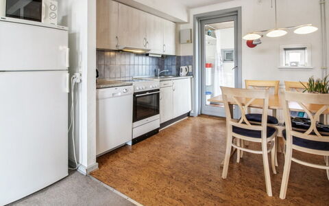 Rebus - 2.3Km from the Sea: Sol, Sol, Plafond, Design Intérieur, Meubles, Appartement, Pièce, Parquet, Cuisine, Tache De Bois