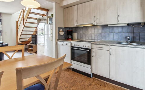 Rebus - 2.3Km from the Sea: Meubles, Sol, Sol, Design Intérieur, Bois, Cuisine, Plafond, Parquet, Pièce, Comptoir