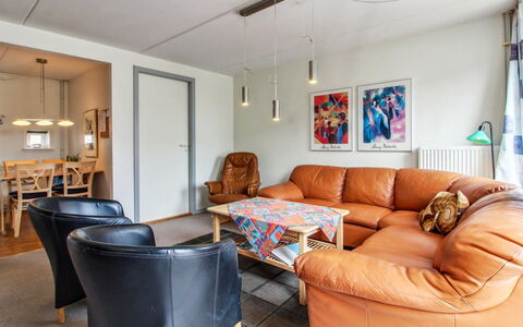 Rebus - 2.3Km from the Sea: Meubles, Design Intérieur, Sol, Mur, Canapé, Sol, Bois, Plafond, Pièce, Salon