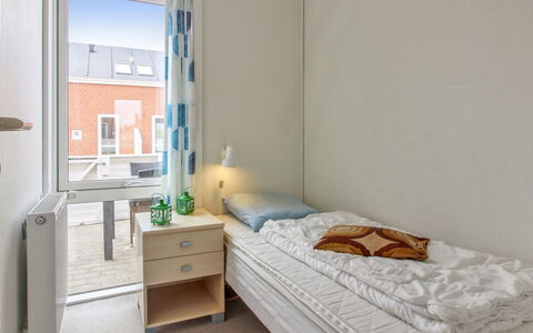 Rebus - 2.3Km from the Sea: Sol, Sol, Mur, Design Intérieur, Meubles, Bois, Plafond, Pièce, Chambre, Lit