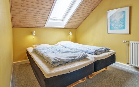 Rebus - 2.3Km from the Sea: Chambre, Lit, Bois, Drap De Lit, Sol, Sol, Design Intérieur, Literie, Linge, Cadre De Lit