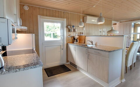 Zekine - 2.5Km from the Sea: Bois, Sol, Sol, Comptoir, Design Intérieur, Cuisine, Luminaire Plomberie, Cabinetry, Plafond, Appareil De Cuisine