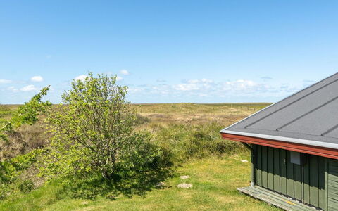 Zekine - 2.5Km from the Sea: Chalet, Domicile, Maison, Toit, Porche, Biens, Siding, Batiments Jardin, Ferme, Cour