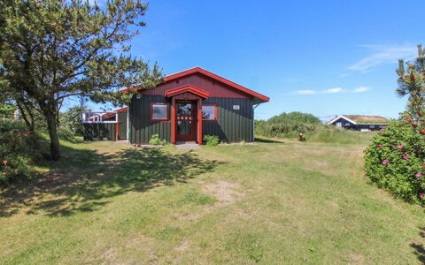 Zekine - 2.5Km from the Sea: Chalet, Domicile, Maison, Toit, Porche, Biens, Siding, Batiments Jardin, Ferme, Cour