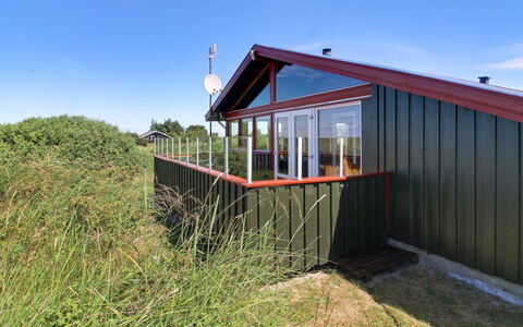 Zekine - 2.5Km from the Sea: Chalet, Domicile, Maison, Toit, Porche, Biens, Siding, Batiments Jardin, Ferme, Cour