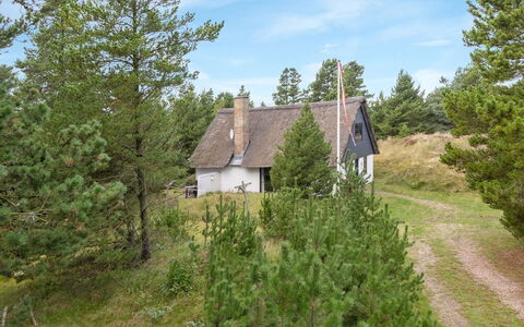 Benedikta - 2.4Km from the Sea: Maison, Domicile, Toit, Chalet, Arbuste, Siding, Porte, Jardin, Ferme