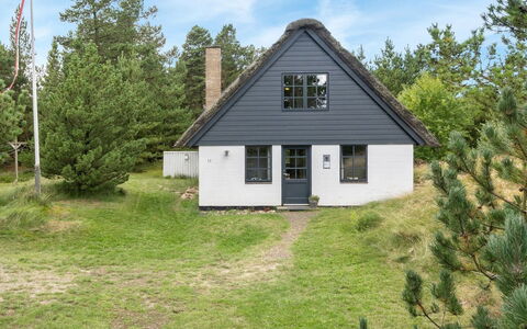 Benedikta - 2.4Km from the Sea: Maison, Domicile, Toit, Chalet, Arbuste, Siding, Porte, Jardin, Ferme