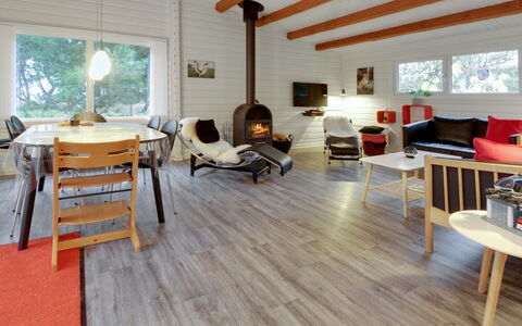 Odsten - 1Km from the Sea: Bois, Maison, Chalet, Domicile, Toit, Zone Rurale, Siding, Cabane En Rondins, Batiments Jardin, Dur