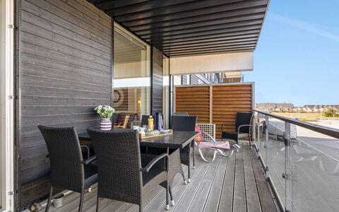 Jurviis - 100M from the Sea: Herbe, Maison, Toit, Domicile, Chalet, Arbuste, Lot Terre, Zone Rurale, Ferme, Couverture De Sol