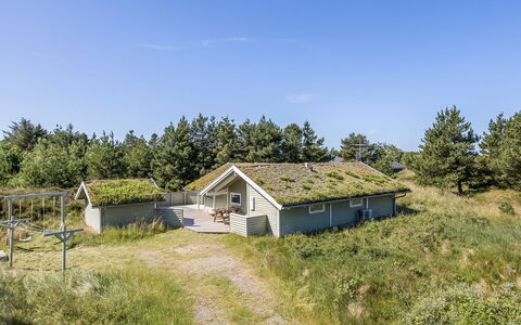 Bruna - 2Km from the Sea: Herbe, Arbuste, Maison, Jardin, Domicile, Chalet, Lot Terre, Pelouse, Couverture De Sol