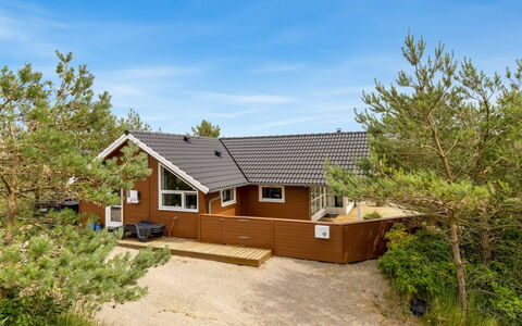 Svenny - 800M from the Sea: Toit, Maison, Zone Résidentielle, Domicile, Biens, Chalet, Conception