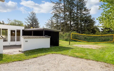 Rea - 5Km from the Sea: Lot Terre, Jardin, Ombre, Pelouse, Arrière-Cour, Aménagement Paysager, Cour, Batiments Jardin, Biens, Parc