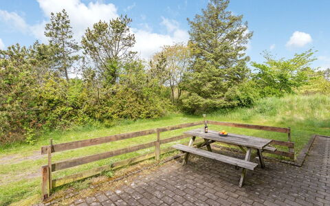 Rea - 5Km from the Sea: Bois, Arbuste, Extérieur Banc, Lot Terre, Zone Rurale, Prairie, Dur, Mobilier De Jardin, Clôture
