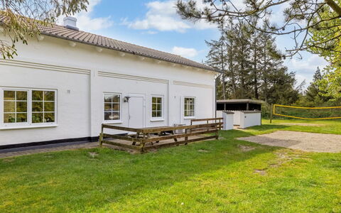 Rea - 5Km from the Sea: Arbre, Toit, Domicile, Lot Terre, Chalet, Biens, Pelouse, Cour, Aménagement Paysager, Ombre