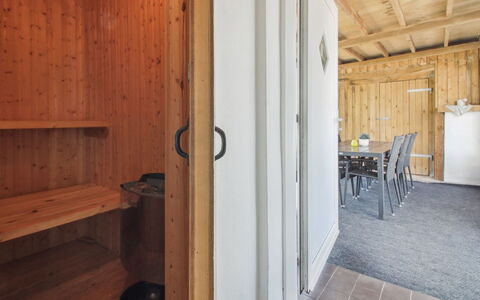 Rea - 5Km from the Sea: Bois, Sol, Sol, Plafond, Design Intérieur, Pièce, Tache De Bois, Porte, Dur, Planche