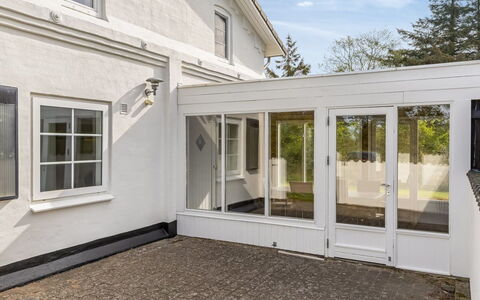 Rea - 5Km from the Sea: Plafond, Sol, Design Intérieur, Sol, Composite, Meubles, Recours, Hôtel, Conception, Daylighting