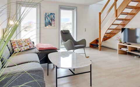 Mirija - 2.3Km from the Sea: Chalet, Domicile, Maison, Toit, Porche, Biens, Siding, Batiments Jardin, Ferme, Cour