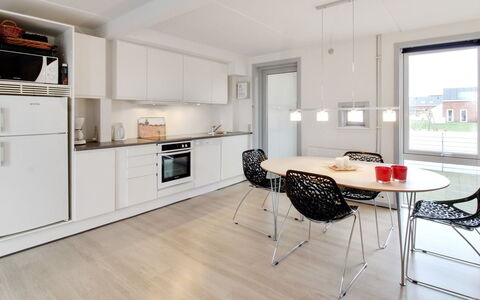 Mirija - 2.3Km from the Sea: Chalet, Domicile, Maison, Toit, Porche, Biens, Siding, Batiments Jardin, Ferme, Cour