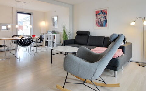 Mirija - 2.3Km from the Sea: Chalet, Domicile, Maison, Toit, Porche, Biens, Siding, Batiments Jardin, Ferme, Cour