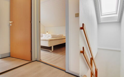 Mirija - 2.3Km from the Sea: Chalet, Domicile, Maison, Toit, Porche, Biens, Siding, Batiments Jardin, Ferme, Cour