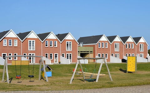 Rauha - 2.3Km from the Sea: Zone Résidentielle, Toit, Banlieue, Allée, Biens, Cheminée
