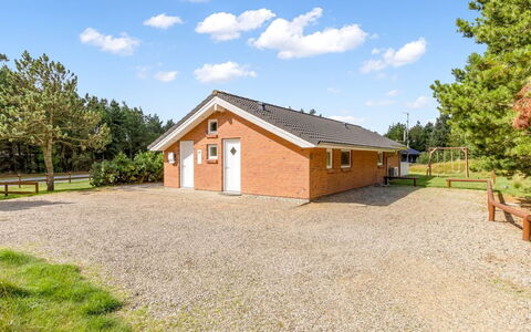 Taisto - 1.8Km from the Sea: Arbuste, Design Urbain, Couverture De Sol, Brique, Appartement, Biens, Brickwork, Balcon, Aménagement Paysager