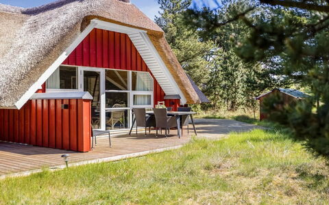 Urpo - 6Km from the Sea: Arbuste, Design Urbain, Couverture De Sol, Brique, Appartement, Biens, Brickwork, Balcon, Aménagement Paysager