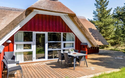 Urpo - 6Km from the Sea: Arbuste, Design Urbain, Couverture De Sol, Brique, Appartement, Biens, Brickwork, Balcon, Aménagement Paysager