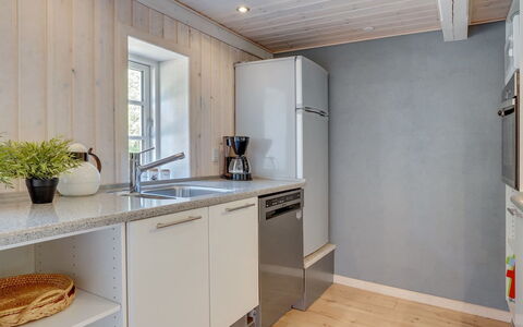 Gudmund - 3.9Km from the Sea: Sol, Bois, Principaux Appliance, Sol, Cuisine, Design Intérieur, Comptoir, Appareil De Cuisine, Luminaire Plomberie, Parquet