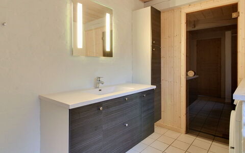Naili - 3.1Km from the Sea: Bois, Sol, Meubles, Évier, Design Intérieur, Sol, Principaux Appliance, Comptoir, Luminaire Plomberie, Cuisine