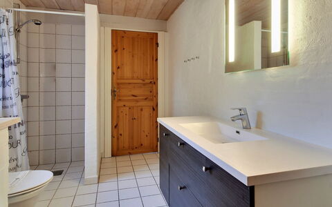 Naili - 3.1Km from the Sea: Bois, Sol, Meubles, Évier, Design Intérieur, Sol, Principaux Appliance, Comptoir, Luminaire Plomberie, Cuisine
