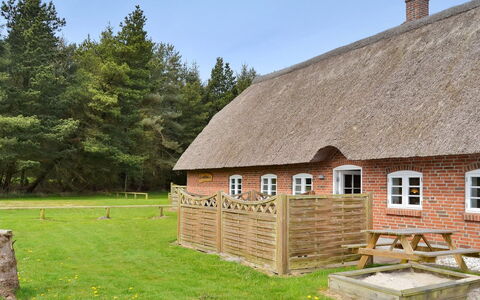 Naili - 3.1Km from the Sea: Toit, Chalet, Maison, Zone Rurale, À Déchaumer, Ferme, Village, Pelouse, Cour, Cabanon
