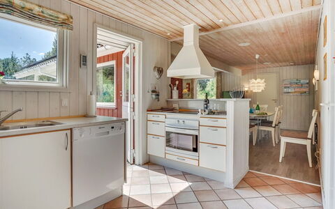 Reidar - 1Km from the Sea: Arbuste, Design Urbain, Couverture De Sol, Brique, Appartement, Biens, Brickwork, Balcon, Aménagement Paysager