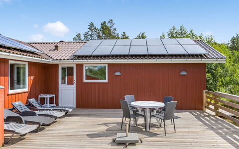 Reidar - 1Km from the Sea: Arbuste, Design Urbain, Couverture De Sol, Brique, Appartement, Biens, Brickwork, Balcon, Aménagement Paysager