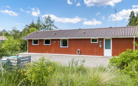 Reidar - 1Km from the Sea: Arbuste, Design Urbain, Couverture De Sol, Brique, Appartement, Biens, Brickwork, Balcon, Aménagement Paysager