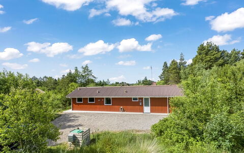 Reidar - 1Km from the Sea: Arbuste, Design Urbain, Couverture De Sol, Brique, Appartement, Biens, Brickwork, Balcon, Aménagement Paysager