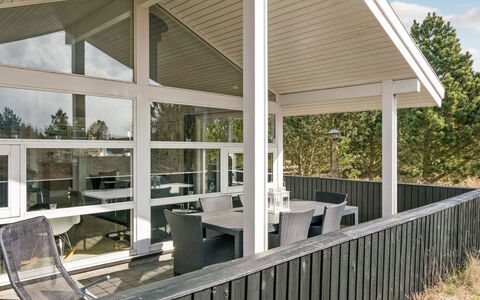 Börge - 3.9Km from the Sea: Meubles, Design Intérieur, Chaise, Sol, Table, Recours, Sol, Plafond, Pièce, Eco Hôtel