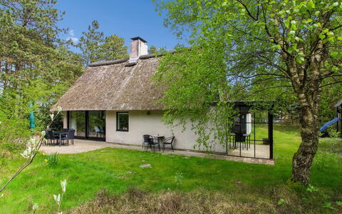 Emilla - 3.8Km from the Sea: Herbe, Maison, Toit, Domicile, Chalet, Arbuste, Lot Terre, Zone Rurale, Ferme, Couverture De Sol